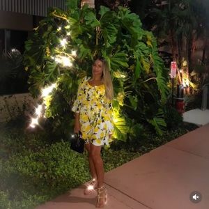 Boohoo lemon dress size US 4